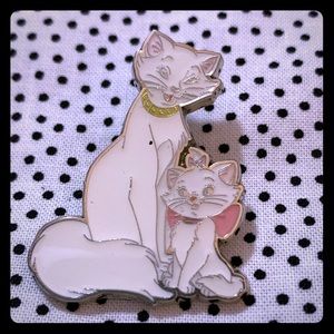 Disney Pin - The Aristocats (Duchess & Marie)
